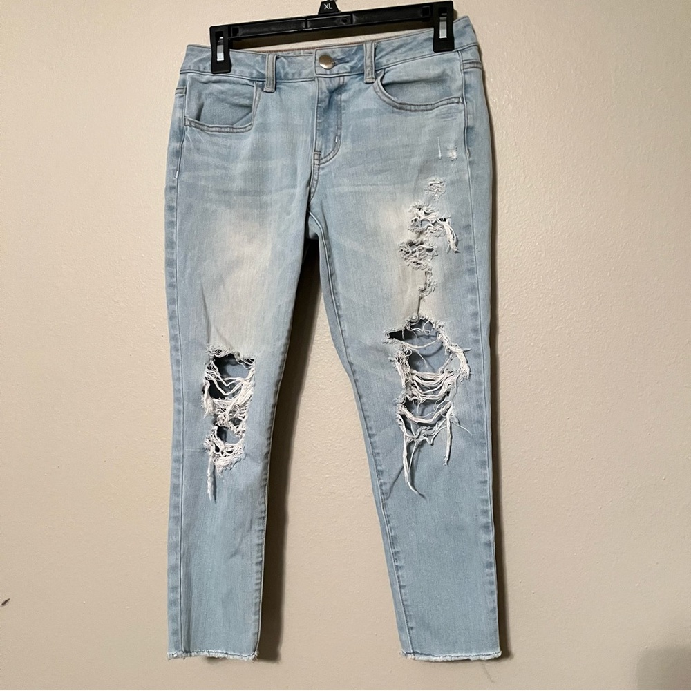 American eagle AE Size 4 Stretch Denim Jegging Crop Distressed Light Wash